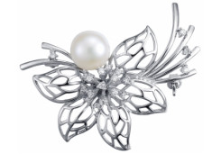Брошь из серебра с жемчугом