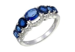 Кольцо из белого золота с сапфиром