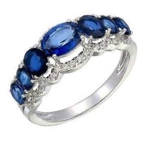 Кольцо из белого золота с сапфиром