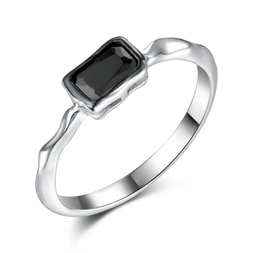 Серебряное кольцо со шпинелью