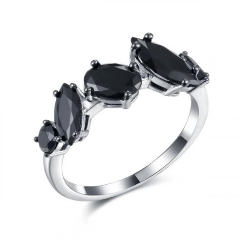 Серебряное кольцо со шпинелью