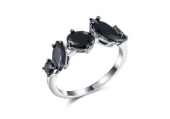 Серебряное кольцо со шпинелью