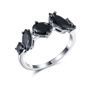 Серебряное кольцо со шпинелью