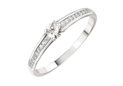 Кольцо из белого золота с бриллиантом