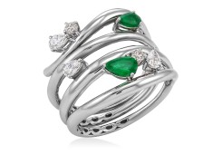 Кольцо из золота с бриллиантами и изумрудами