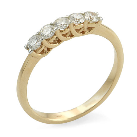 Золотое кольцо с бриллиантом