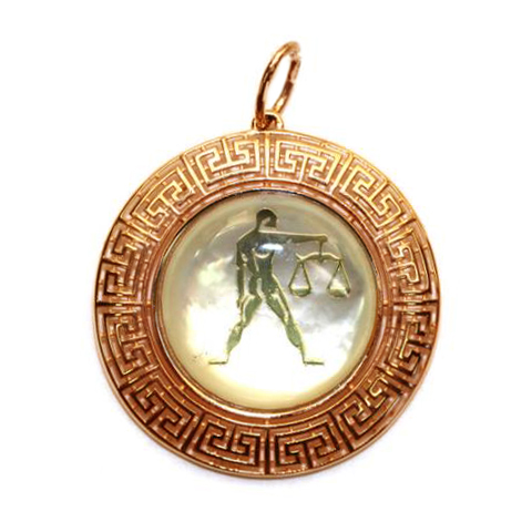 Золотая подвеска с перламутром