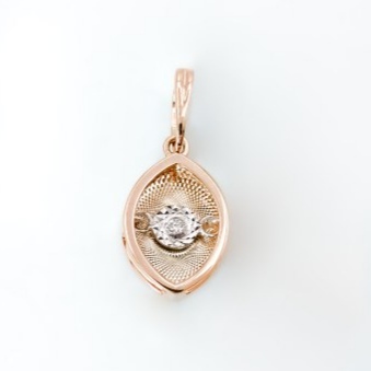 Золотая подвеска с бриллиантом
